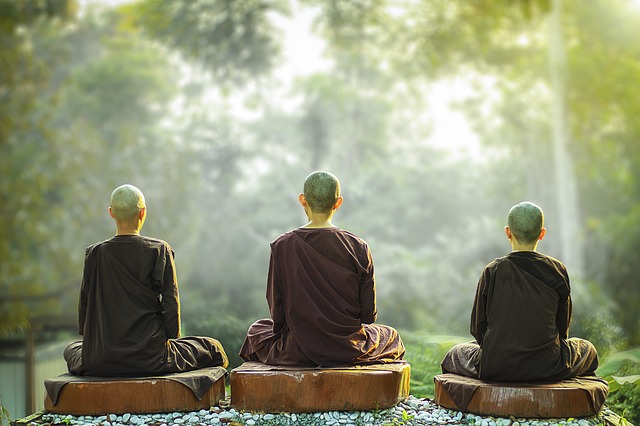 Buddhistische Nonnen im Gebet