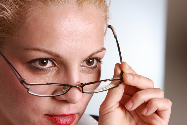Frau mit Brille