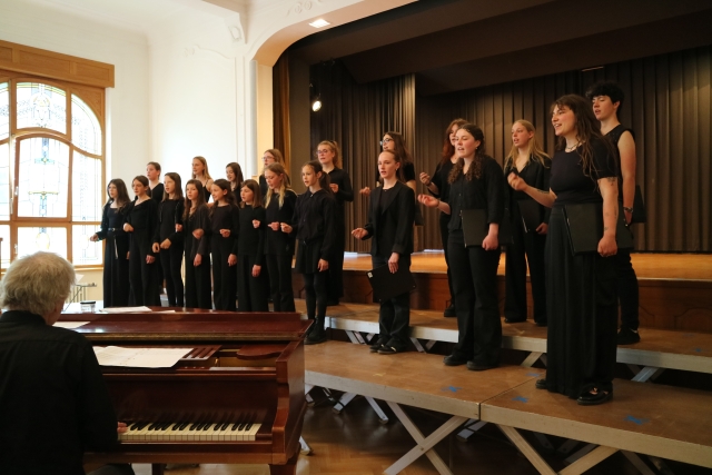  Melodien zum Muttertag: Mädchenchor gaben Konzert im Rottenmünster