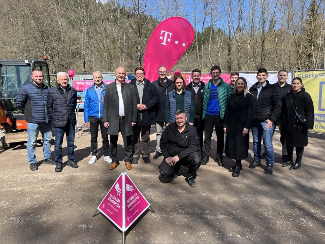 Spatenstich für schnelles Internet