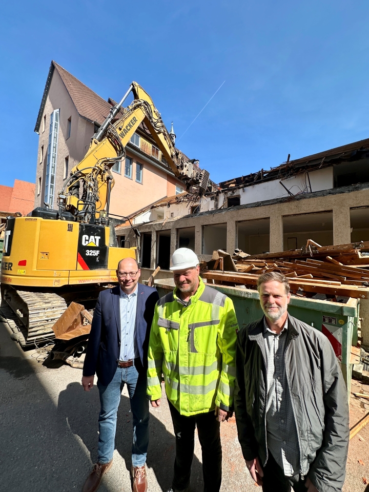 Abbruch des Mittelbaus am Alten Spital gestartet