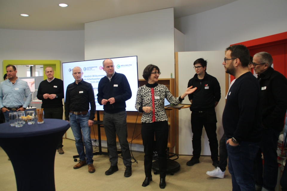 Geschäftsführerin Dr. Christine Schellhorn mit ihrem Team