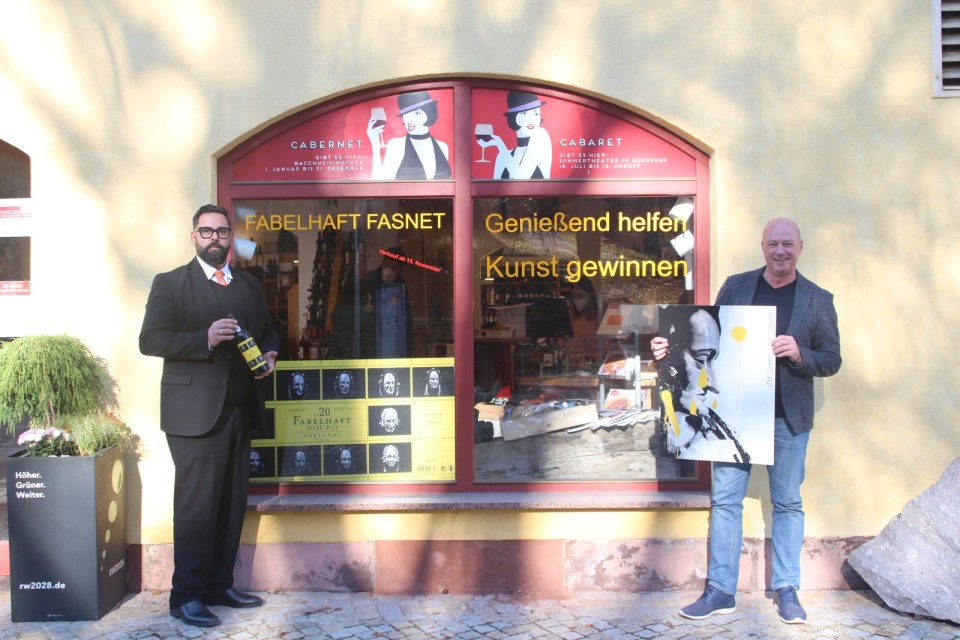 Christian Bühl und Michael Grimm vor der Bacchus Vinothek
