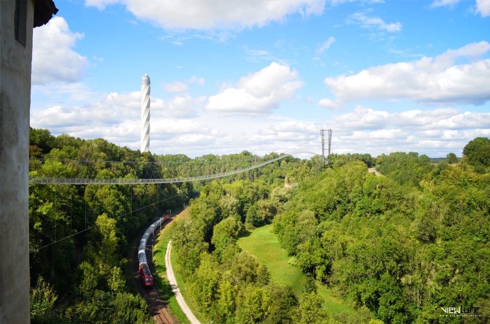Fußgänger-Hängebrücke Rottweil: Vertragswerk unterzeichnet
