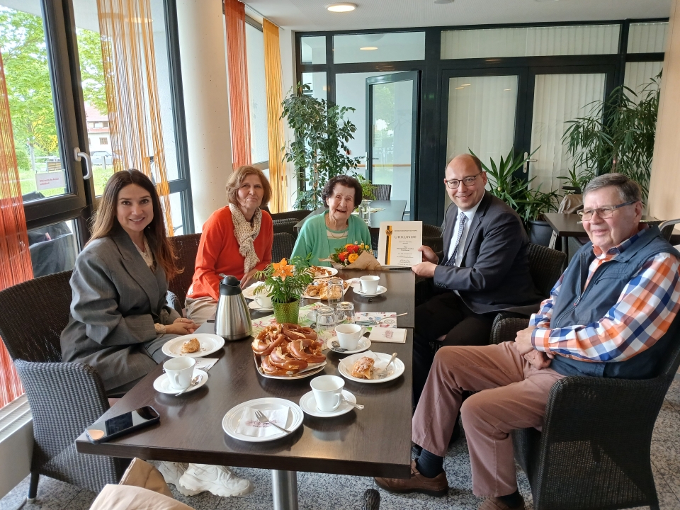 Glückwünsche zum 100. Geburtstag