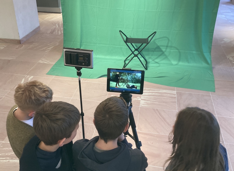 Kinder am GreenScreen-Set