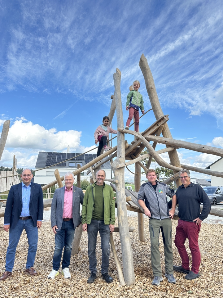 Klettern, rutschen, toben – Hausen freut sich über neuen Spielplatz
