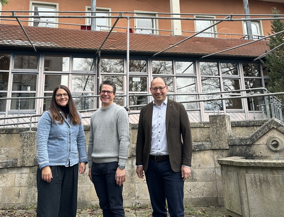 BÃ¼rgermeisterin Ines Gaehn, Martin Stockburger, GeschÃ¤ftsfÃ¼hrer von Koncept Hotels, und OberbÃ¼rgermeister Dr. Christian Ruf (von links) im Innenhof des Alten Spitals