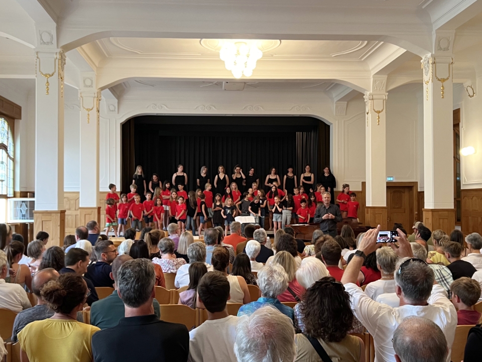 Mädchenchor Rottweil und dem Schulchor der Konrad-Witz-Schule