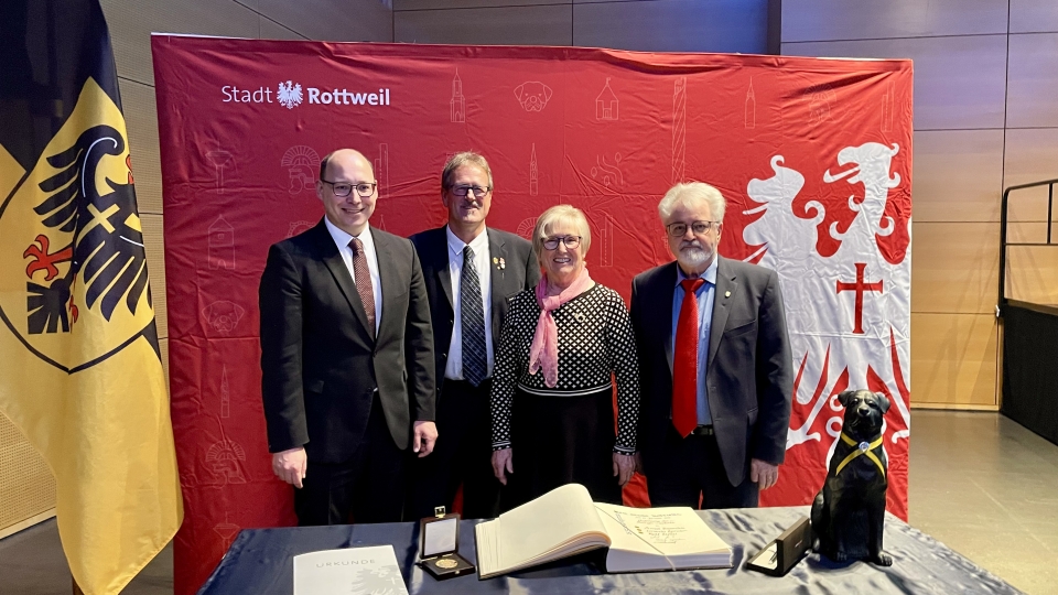 OB Dr. Ruf mit den Gewinnern der Bürgermedaille 2025