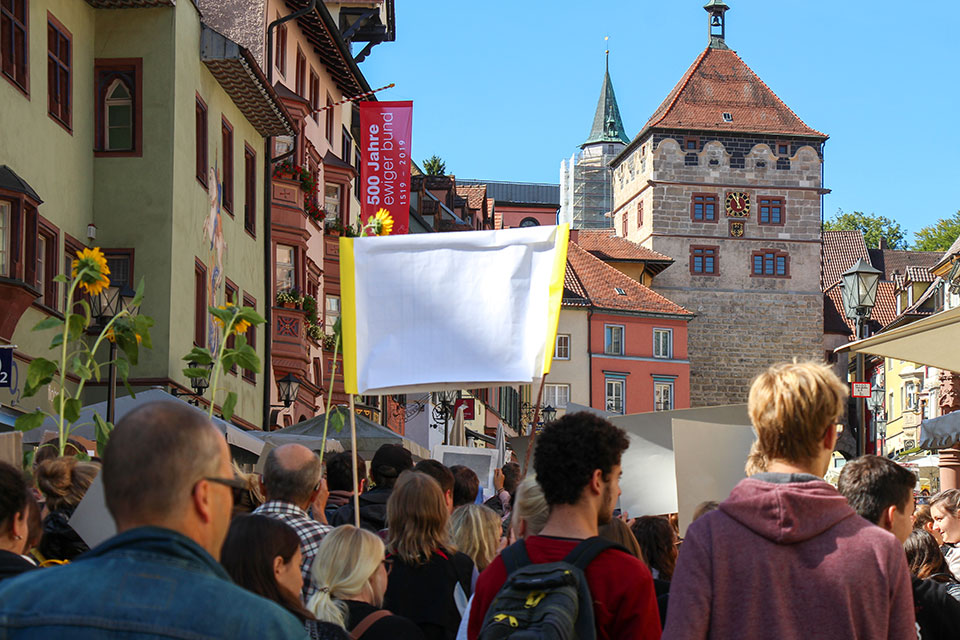 Die Demonstration auf dem Weg Richtung Schwarzes Tor.