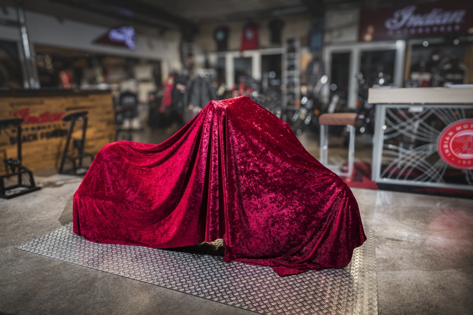 SÜMA – Vorhang auf für Hollister's MotorCycles