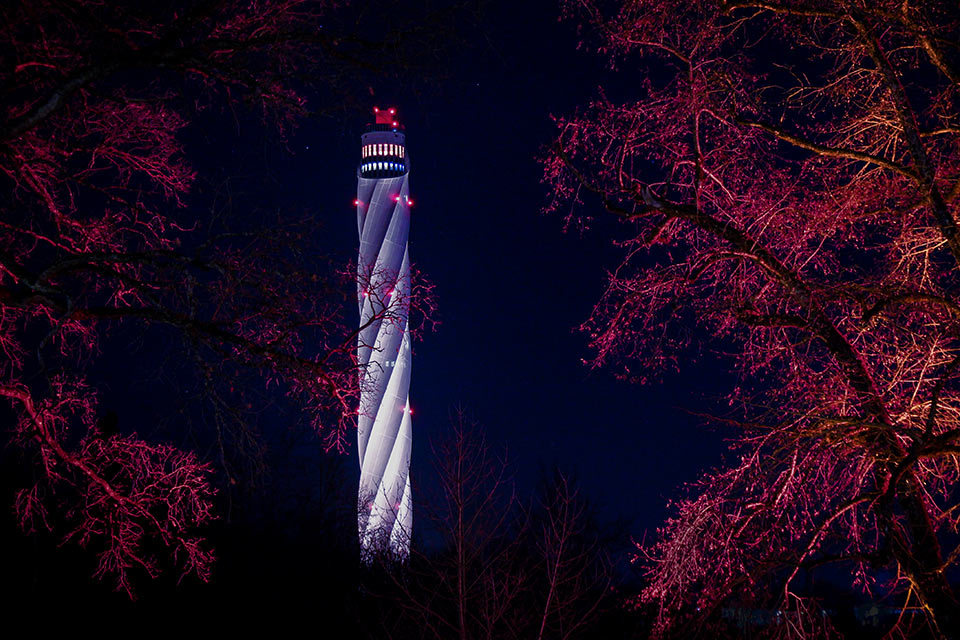 Testturm im Licht