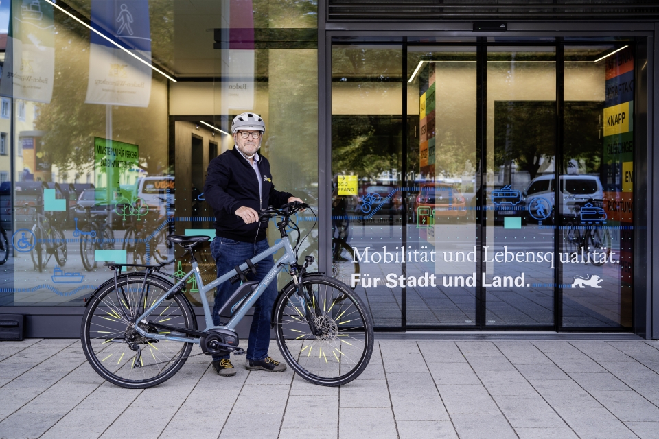 Winfried Hermann mit Fahrrad