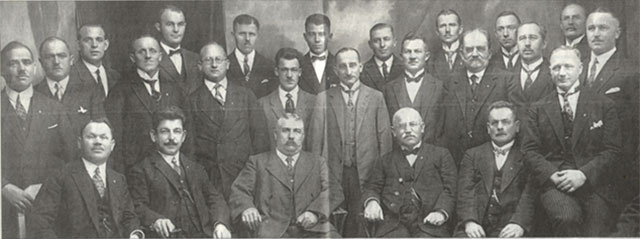 Aus dem Jahr 1927 stammt dieses Bild des damaligen MÃ¤nnergesangsvereins Rottweil. Das Bild zeigt unter anderem als Dritten von rechts der hinteren Reihe Julius Geiger, der 1955  der letzte Rottweiler war, der aus russischer Kriegsgefangenschaft zurÃ¼ckkehrte.